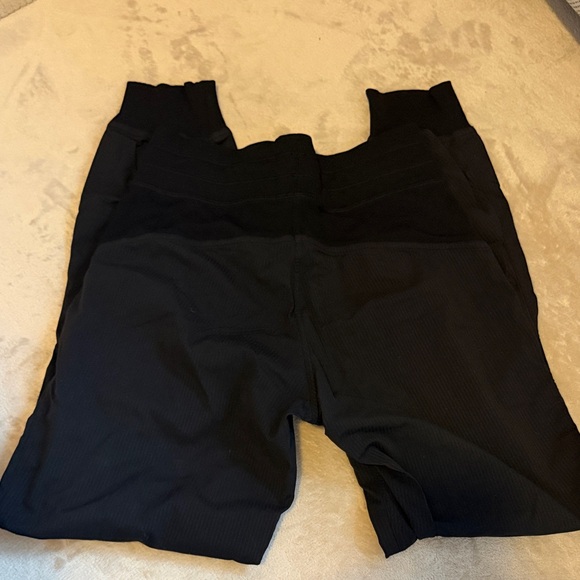 Lululemon black pants - Picture 6 of 7